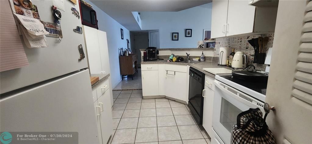 For Rent: $2,750 (3 beds, 2 baths, 1299 Square Feet)
