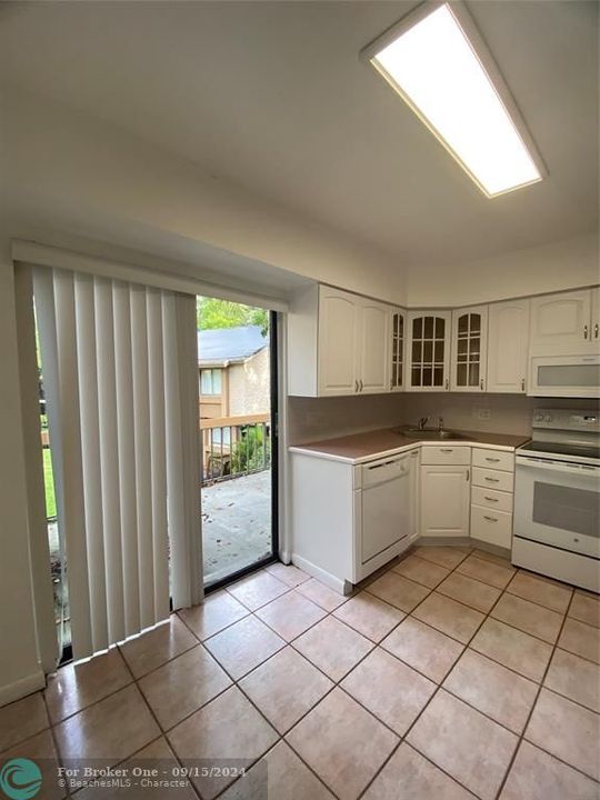 For Rent: $2,600 (3 beds, 2 baths, 1290 Square Feet)