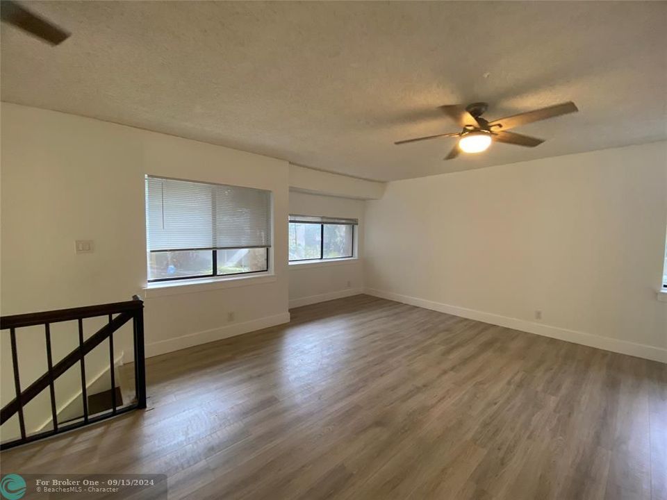 For Rent: $2,600 (3 beds, 2 baths, 1290 Square Feet)