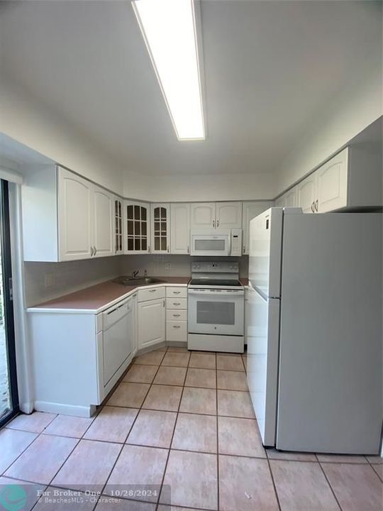 For Rent: $2,600 (3 beds, 2 baths, 1290 Square Feet)