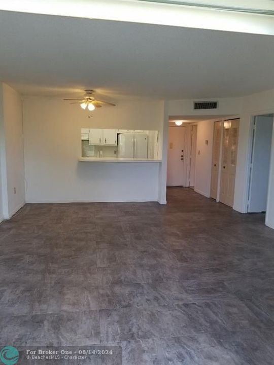 For Sale: $105,998 (1 beds, 1 baths, 783 Square Feet)