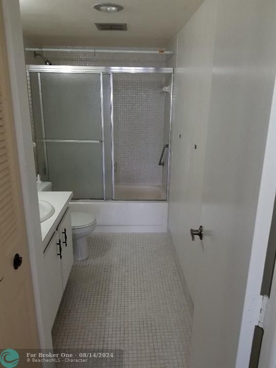 For Sale: $105,998 (1 beds, 1 baths, 783 Square Feet)