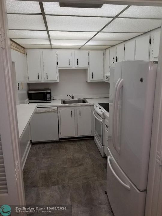 For Sale: $105,998 (1 beds, 1 baths, 783 Square Feet)