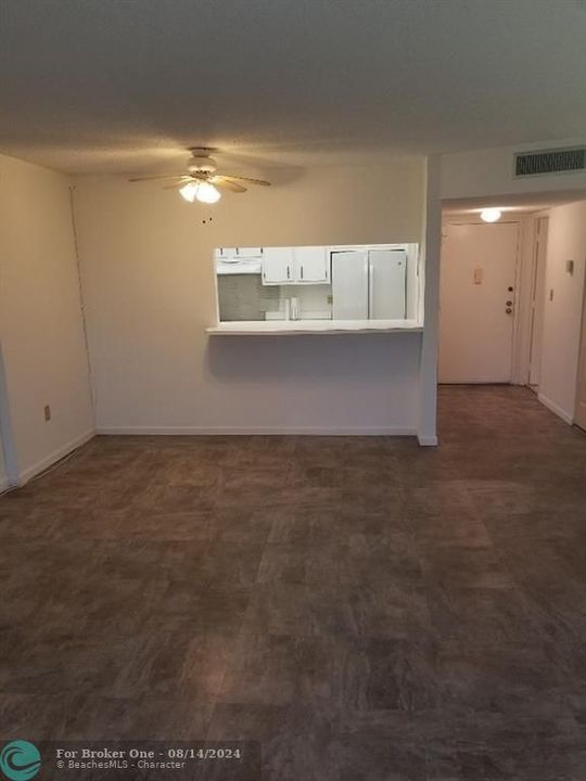 For Sale: $105,998 (1 beds, 1 baths, 783 Square Feet)