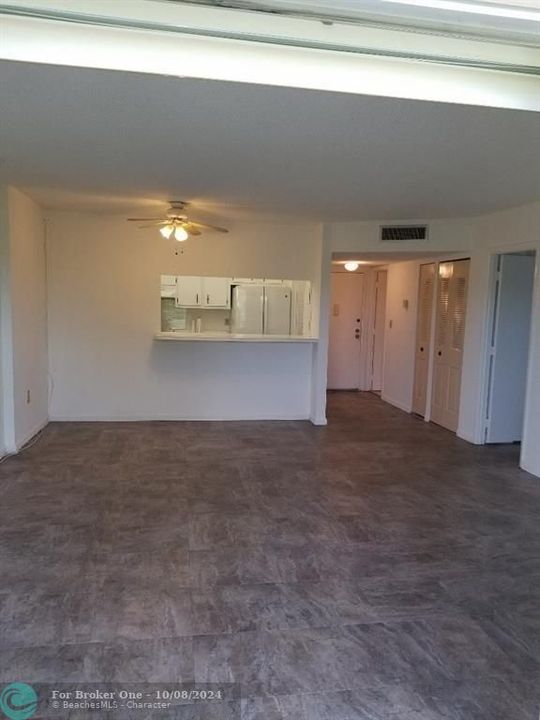 For Sale: $105,998 (1 beds, 1 baths, 783 Square Feet)