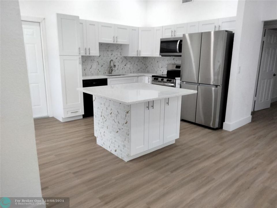 For Sale: $439,900 (2 beds, 2 baths, 1199 Square Feet)