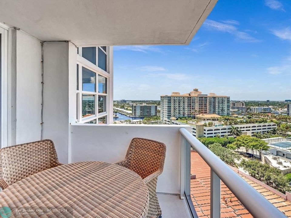 For Sale: $675,900 (2 beds, 2 baths, 1200 Square Feet)