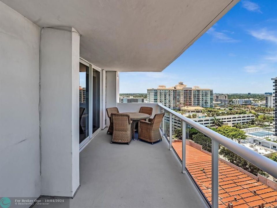 For Sale: $675,900 (2 beds, 2 baths, 1200 Square Feet)