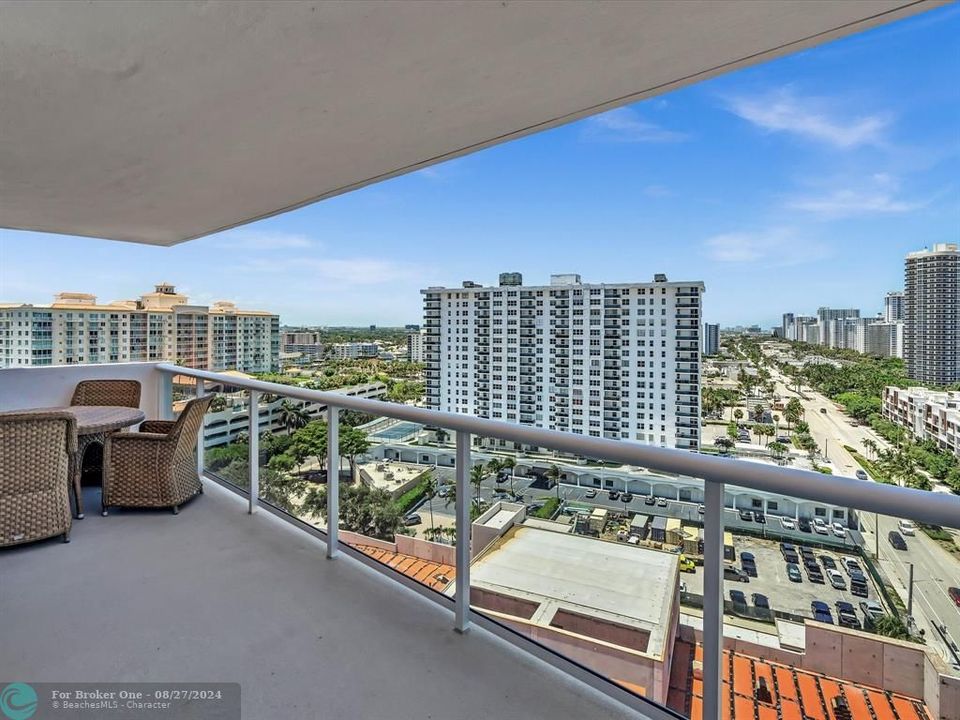 For Sale: $675,900 (2 beds, 2 baths, 1200 Square Feet)