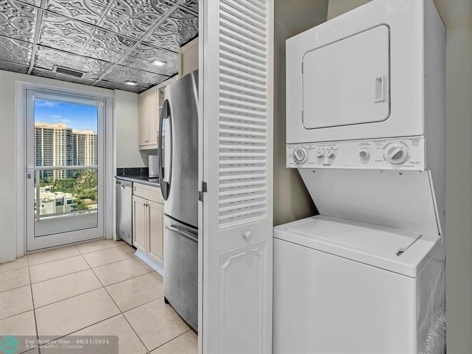 For Sale: $675,900 (2 beds, 2 baths, 1200 Square Feet)