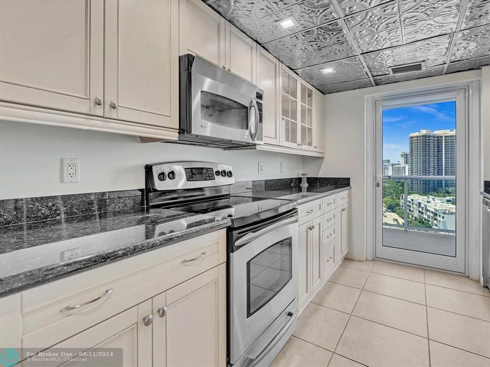 For Sale: $675,900 (2 beds, 2 baths, 1200 Square Feet)