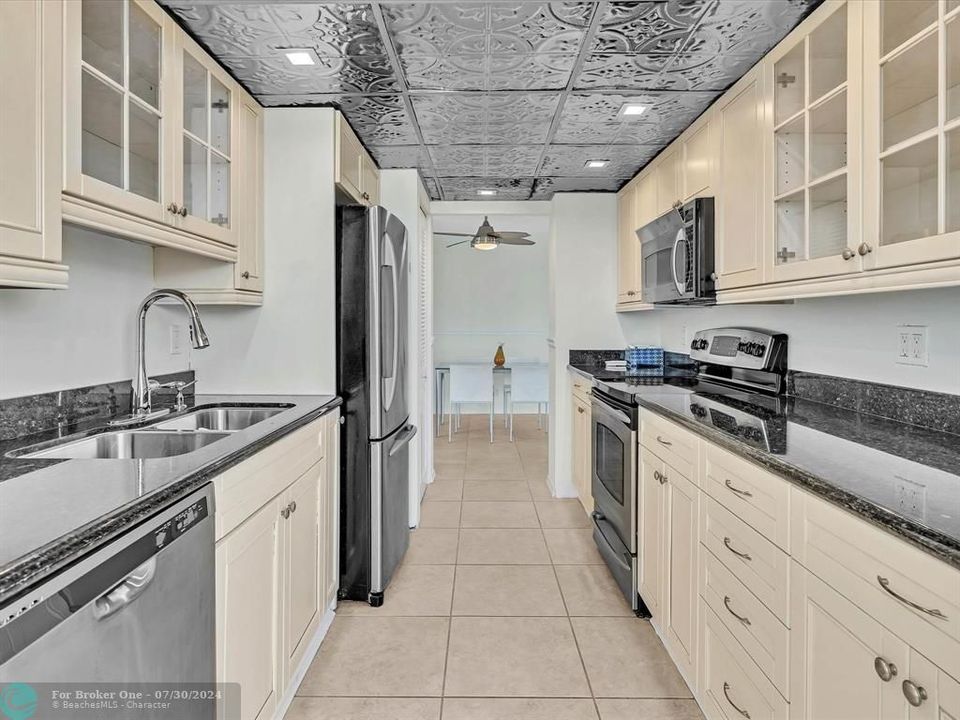 For Sale: $675,900 (2 beds, 2 baths, 1200 Square Feet)