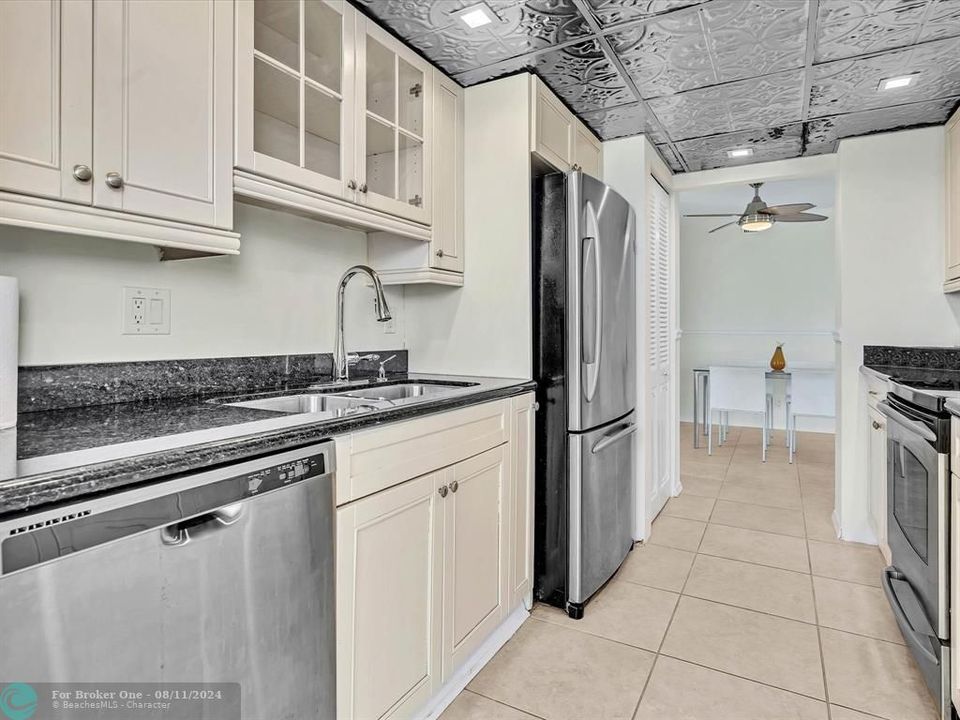 For Sale: $675,900 (2 beds, 2 baths, 1200 Square Feet)