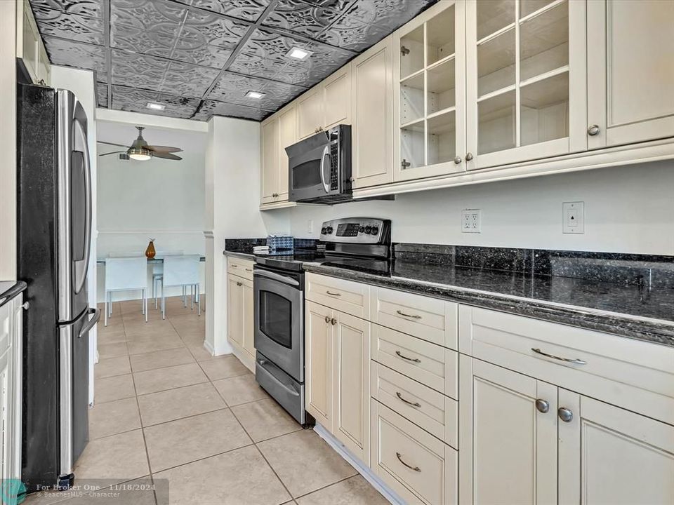 For Sale: $675,900 (2 beds, 2 baths, 1200 Square Feet)