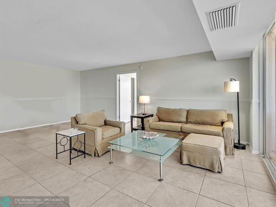 For Sale: $675,900 (2 beds, 2 baths, 1200 Square Feet)