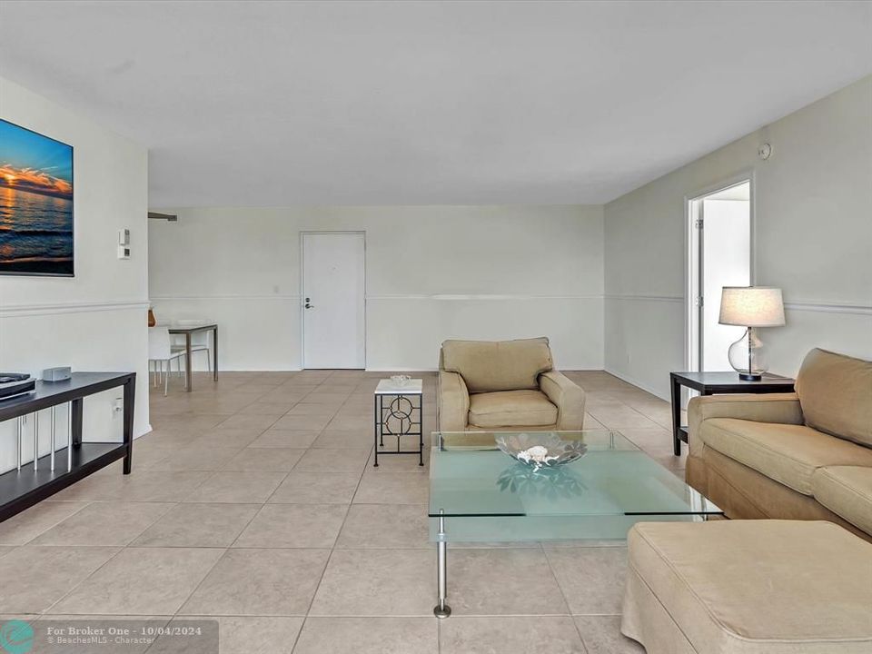 For Sale: $675,900 (2 beds, 2 baths, 1200 Square Feet)