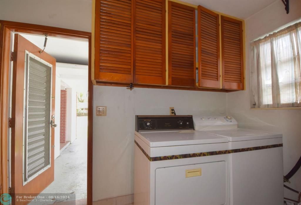 En Venta: $559,000 (3 camas, 2 baños, 1654 Pies cuadrados)