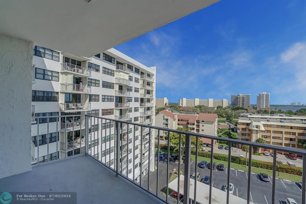 For Rent: $2,775 (2 beds, 2 baths, 1143 Square Feet)