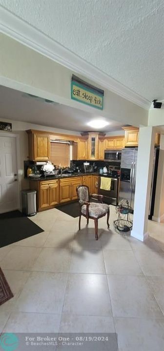 For Sale: $475,000 (2 beds, 1 baths, 1300 Square Feet)