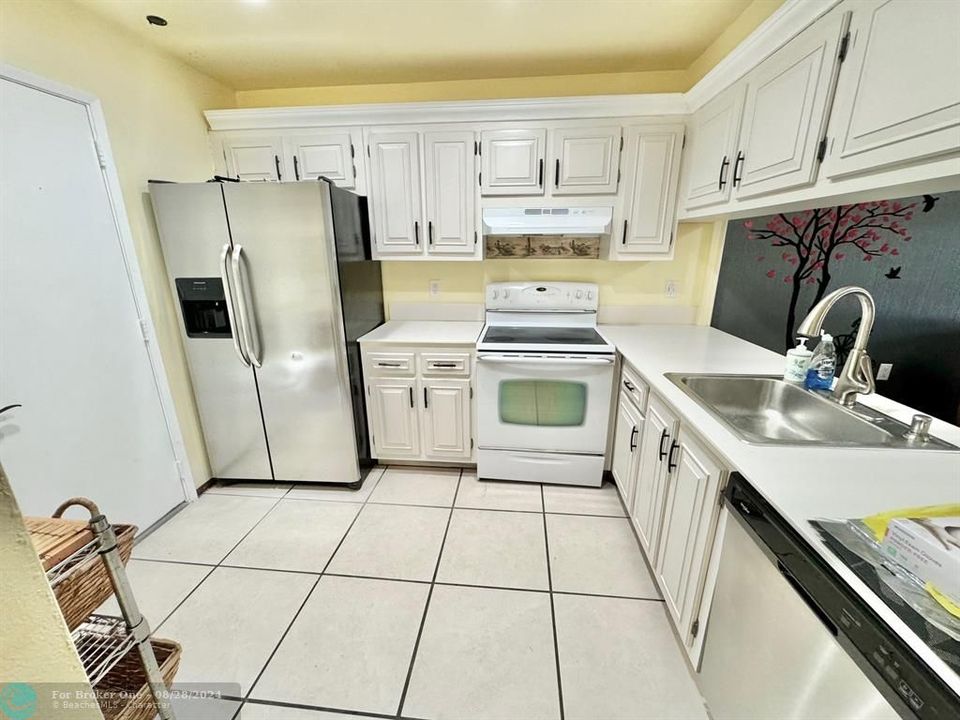 For Rent: $2,800 (3 beds, 2 baths, 1048 Square Feet)