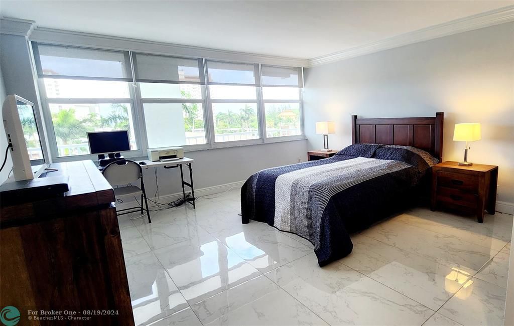 En Venta: $700,000 (2 camas, 2 baños, 1575 Pies cuadrados)