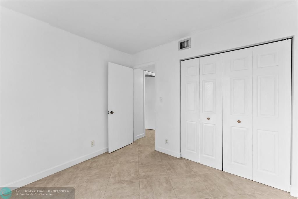 For Sale: $240,000 (2 beds, 1 baths, 1150 Square Feet)
