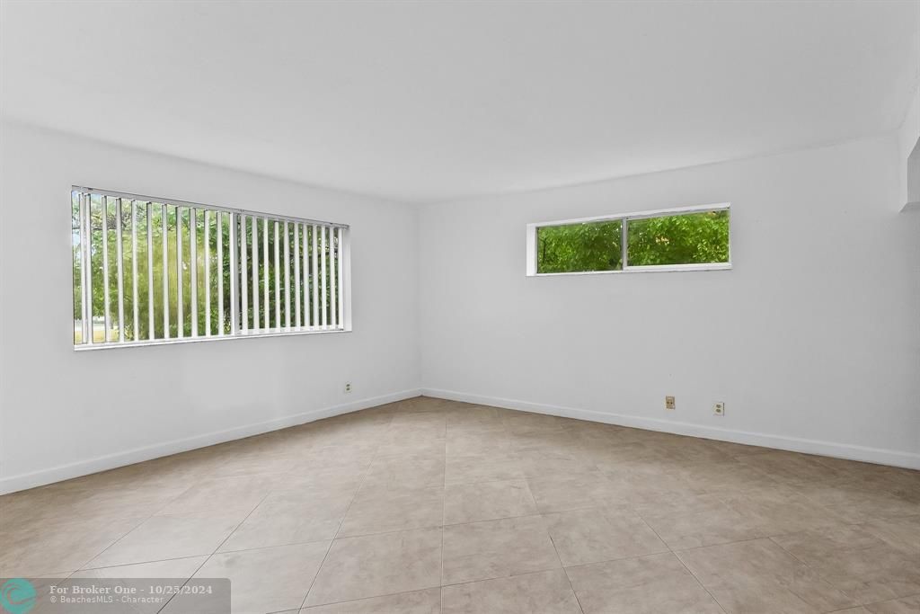 For Sale: $240,000 (2 beds, 1 baths, 1150 Square Feet)