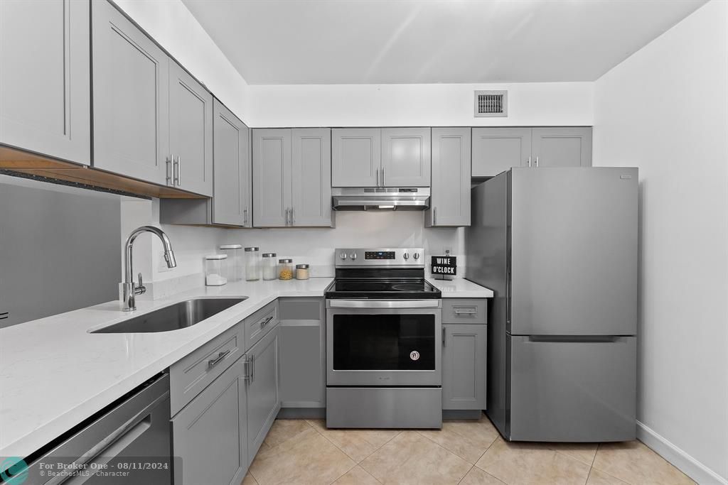 For Sale: $240,000 (2 beds, 1 baths, 1150 Square Feet)