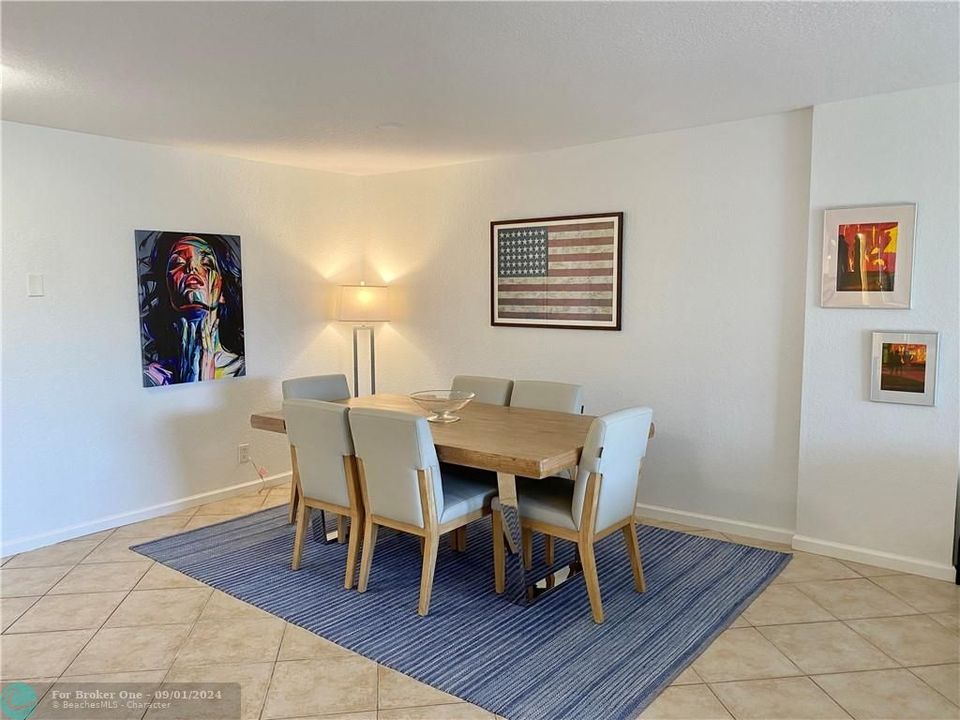 For Rent: $2,850 (2 beds, 2 baths, 1375 Square Feet)