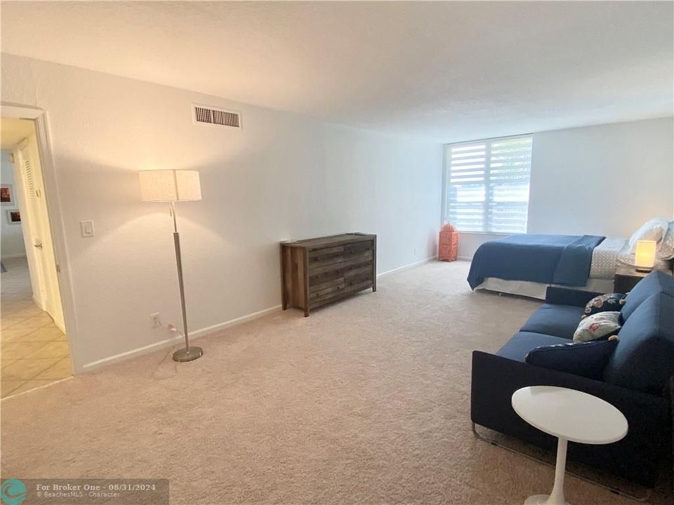 Recently Rented: $2,750 (2 beds, 2 baths, 1375 Square Feet)