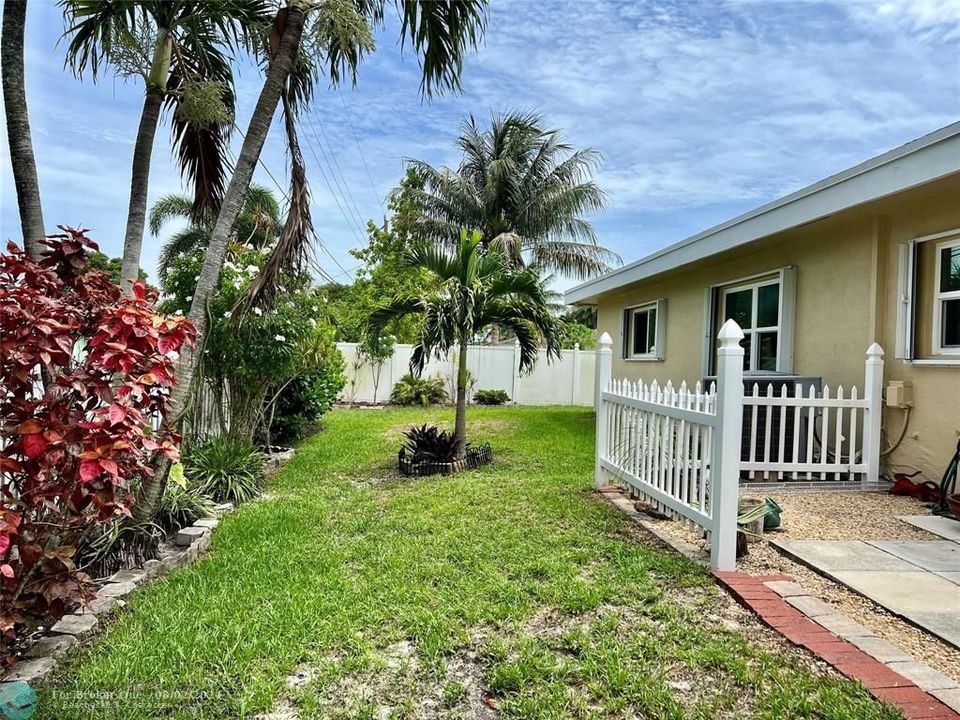 Active With Contract: $560,000 (3 beds, 2 baths, 1560 Square Feet)