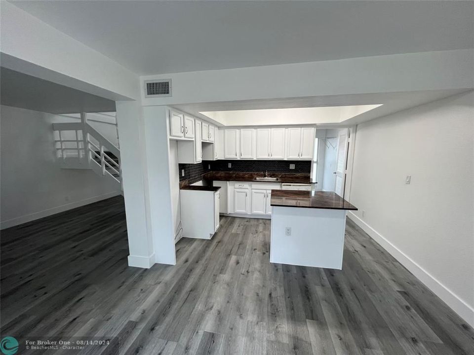 For Rent: $2,100 (2 beds, 1 baths, 1248 Square Feet)