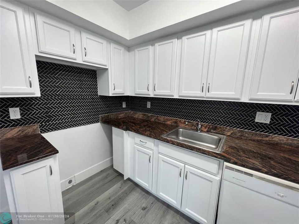 For Rent: $2,100 (2 beds, 1 baths, 1248 Square Feet)