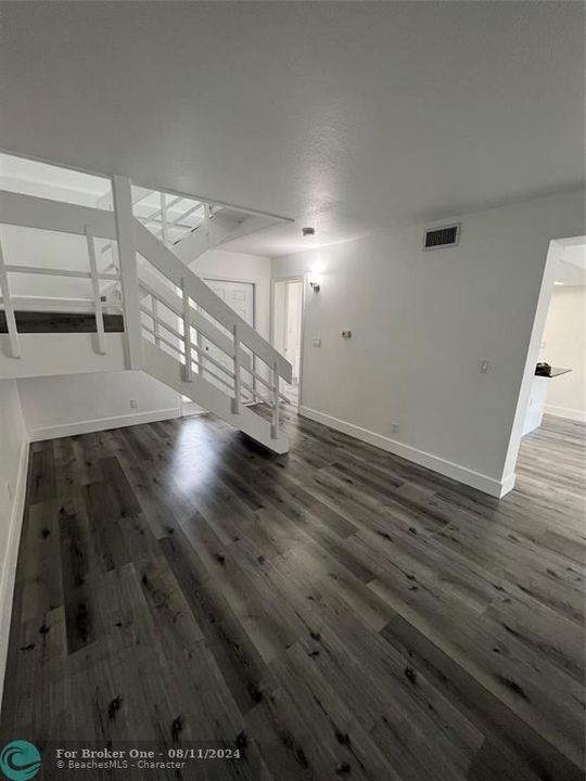 Active With Contract: $2,100 (2 beds, 1 baths, 1248 Square Feet)