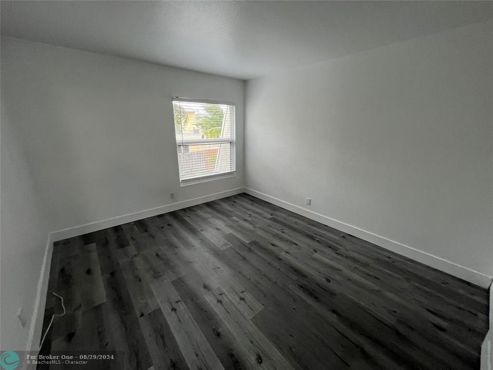 For Rent: $2,100 (2 beds, 1 baths, 1248 Square Feet)