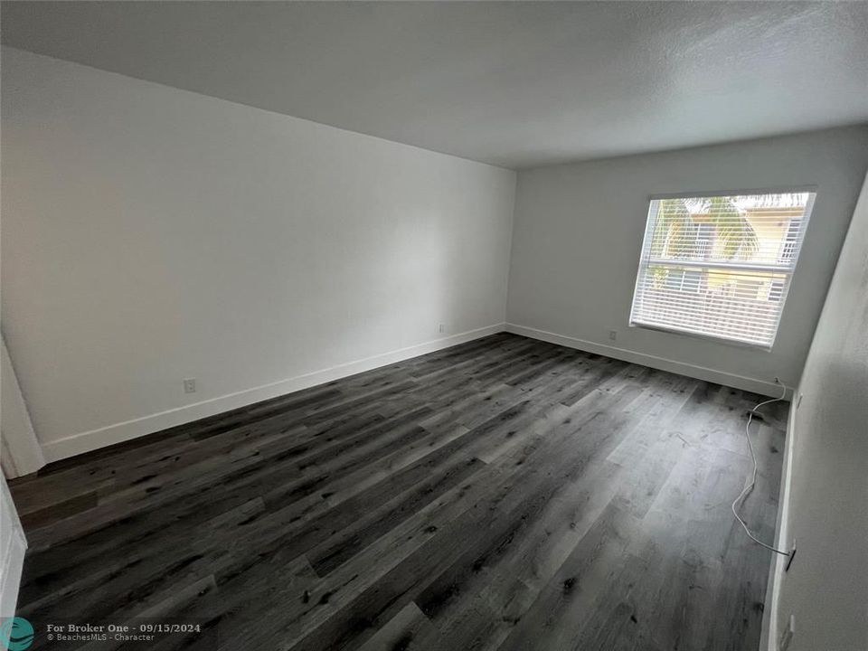 For Rent: $2,100 (2 beds, 1 baths, 1248 Square Feet)