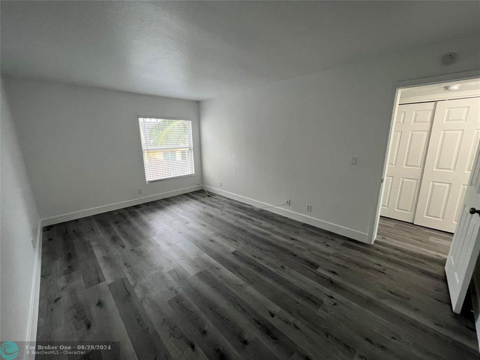 Active With Contract: $2,100 (2 beds, 1 baths, 1248 Square Feet)