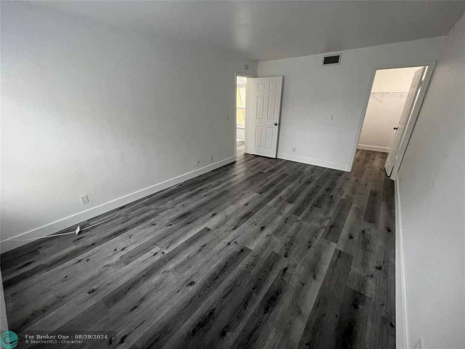 Active With Contract: $2,100 (2 beds, 1 baths, 1248 Square Feet)