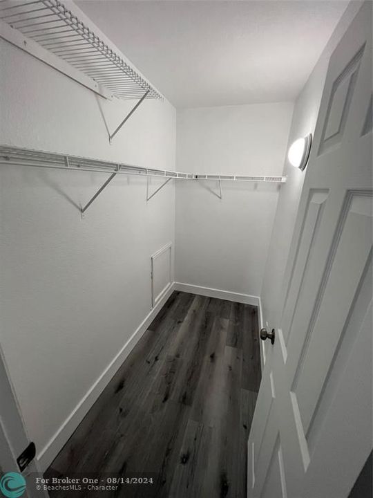 For Rent: $2,100 (2 beds, 1 baths, 1248 Square Feet)