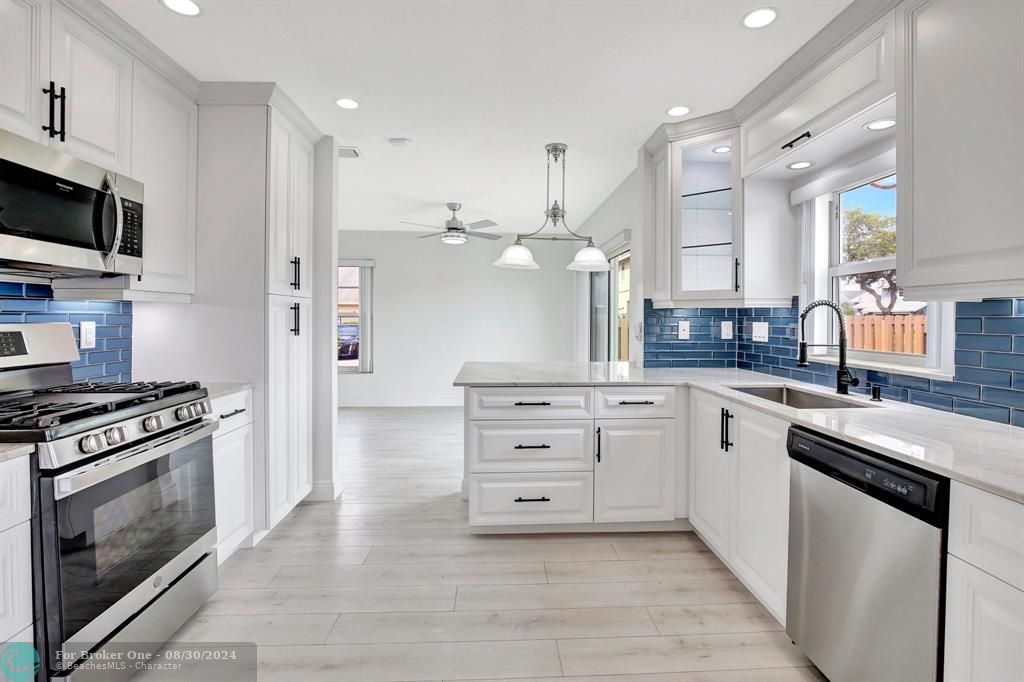 For Sale: $674,900 (4 beds, 2 baths, 1876 Square Feet)