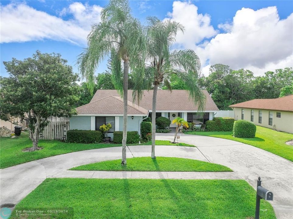 For Sale: $810,000 (4 beds, 2 baths, 2084 Square Feet)