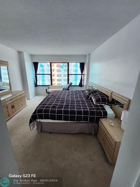 For Sale: $399,000 (1 beds, 1 baths, 802 Square Feet)