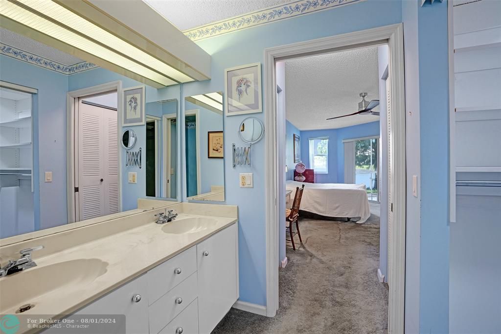 На продажу: $239,000 (2 спален, 2 ванн, 1500 Квадратных фут)