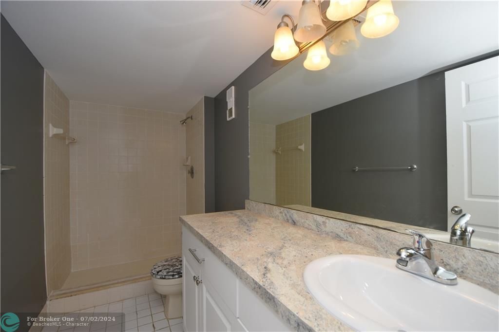 For Rent: $2,150 (2 beds, 2 baths, 825 Square Feet)