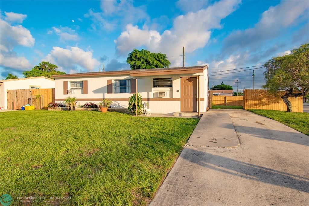 Recently Sold: $249,000 (3 beds, 1 baths, 864 Square Feet)