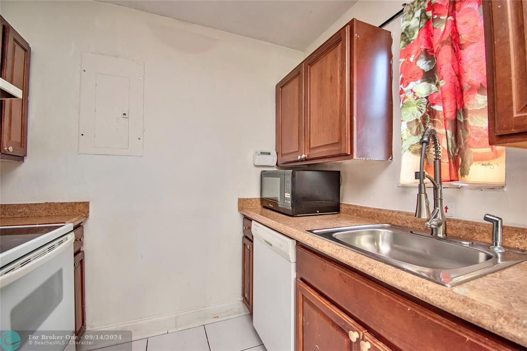 Vendido Recientemente: $249,000 (3 camas, 1 baños, 864 Pies cuadrados)