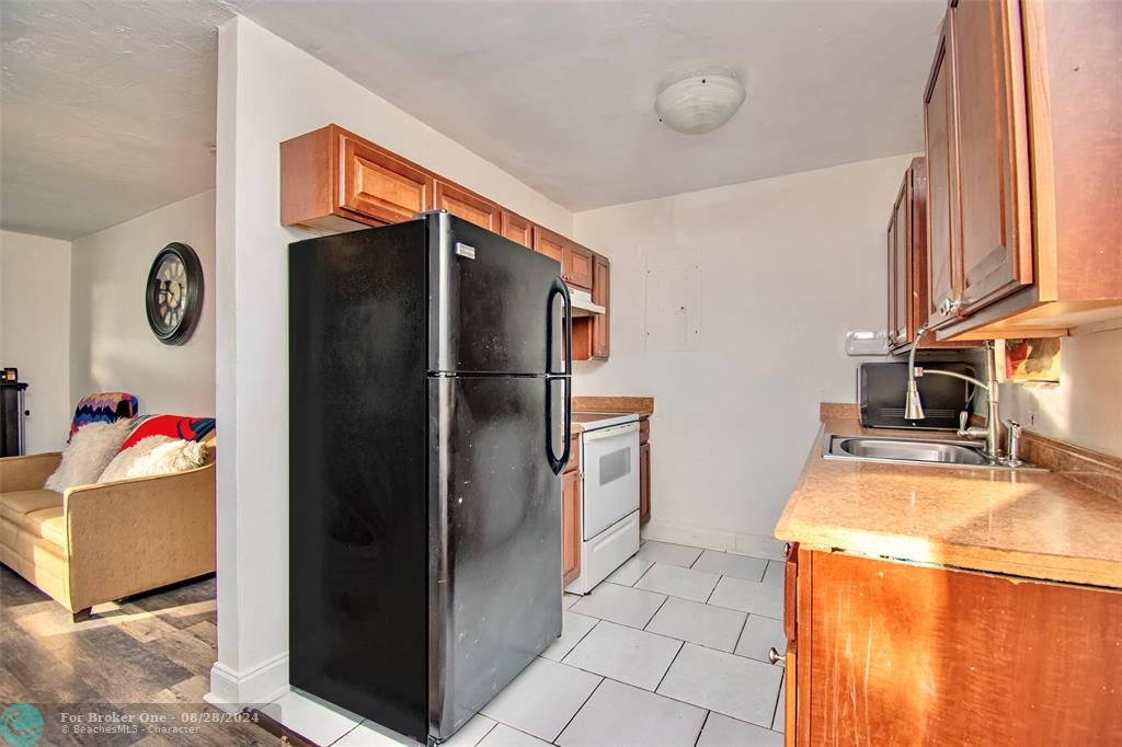 Recently Sold: $249,000 (3 beds, 1 baths, 864 Square Feet)