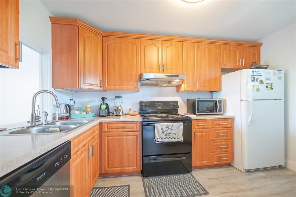 For Sale: $189,900 (2 beds, 2 baths, 1260 Square Feet)