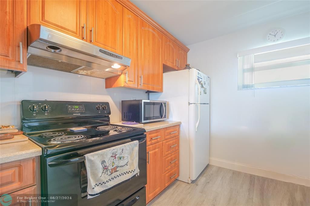 For Sale: $189,900 (2 beds, 2 baths, 1260 Square Feet)