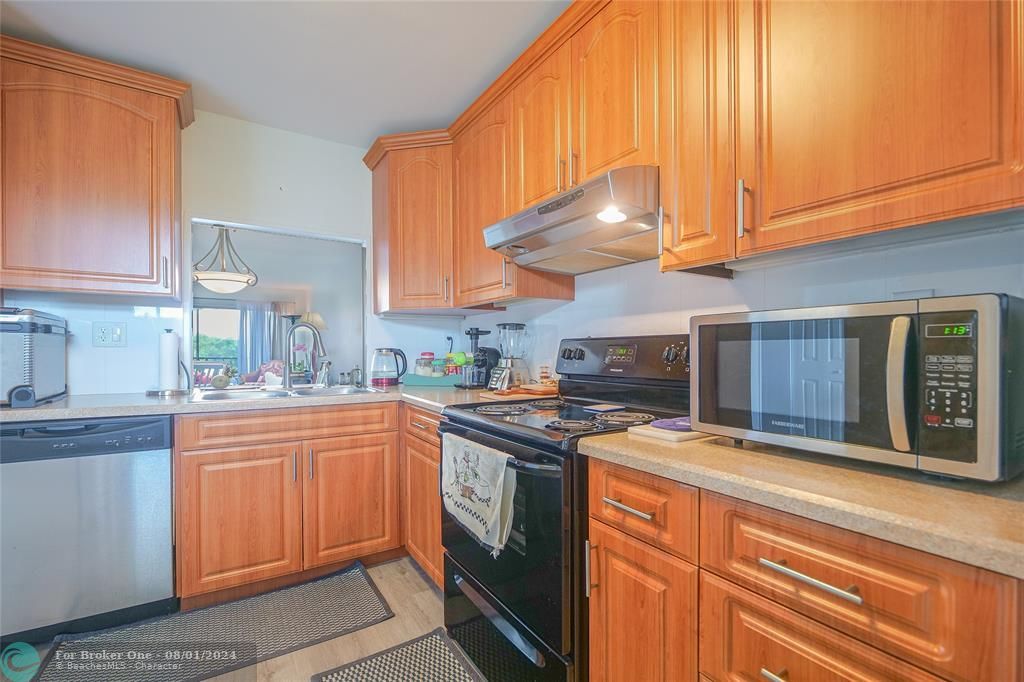 For Sale: $189,900 (2 beds, 2 baths, 1260 Square Feet)